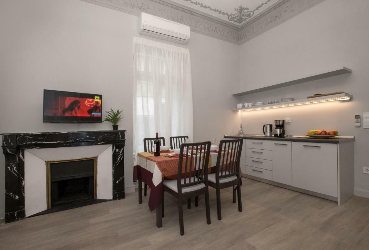 אתונה Sophisticated Apartment In Syntagma By Ghh מראה חיצוני תמונה